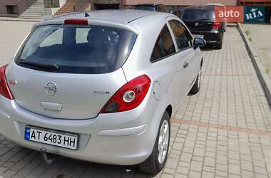 Хэтчбек Opel Corsa 2011 в 