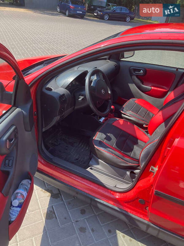 Хэтчбек Opel Corsa 2001 в Киеве