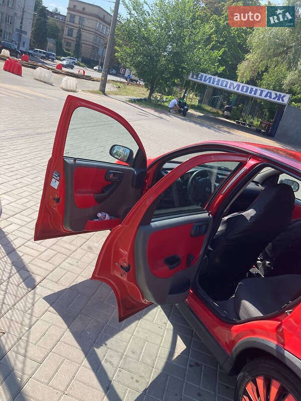 Хэтчбек Opel Corsa 2001 в Киеве