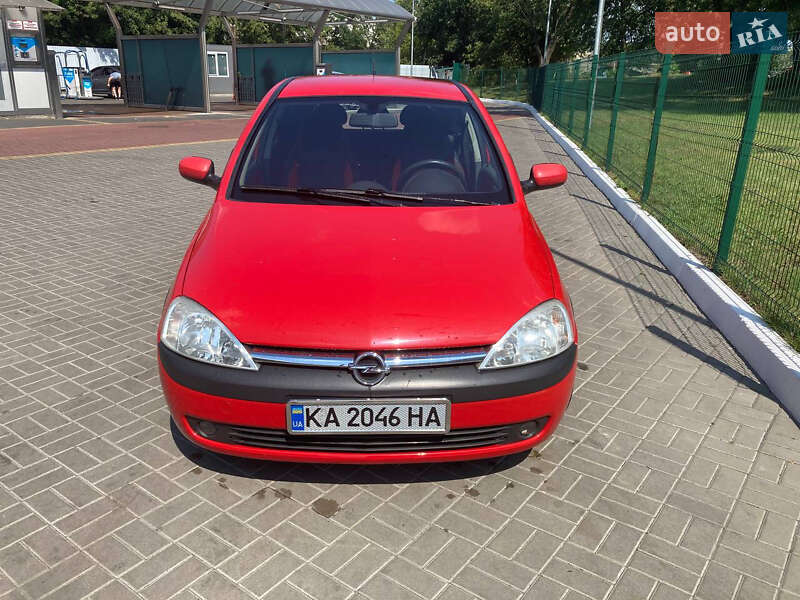 Хэтчбек Opel Corsa 2001 в Киеве