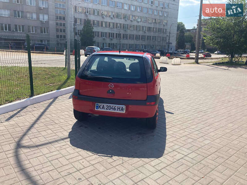 Хэтчбек Opel Corsa 2001 в Киеве