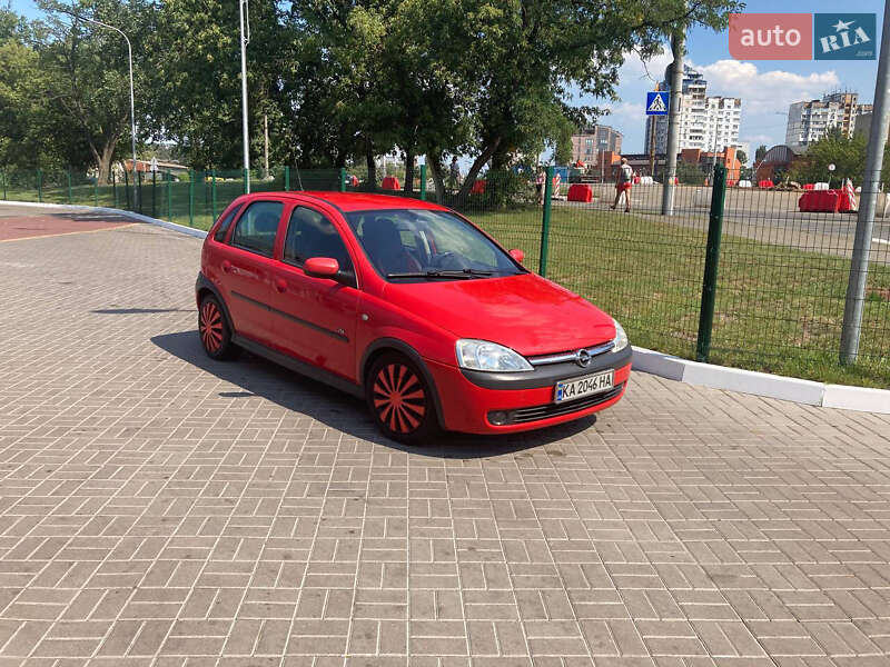 Хэтчбек Opel Corsa 2001 в Киеве