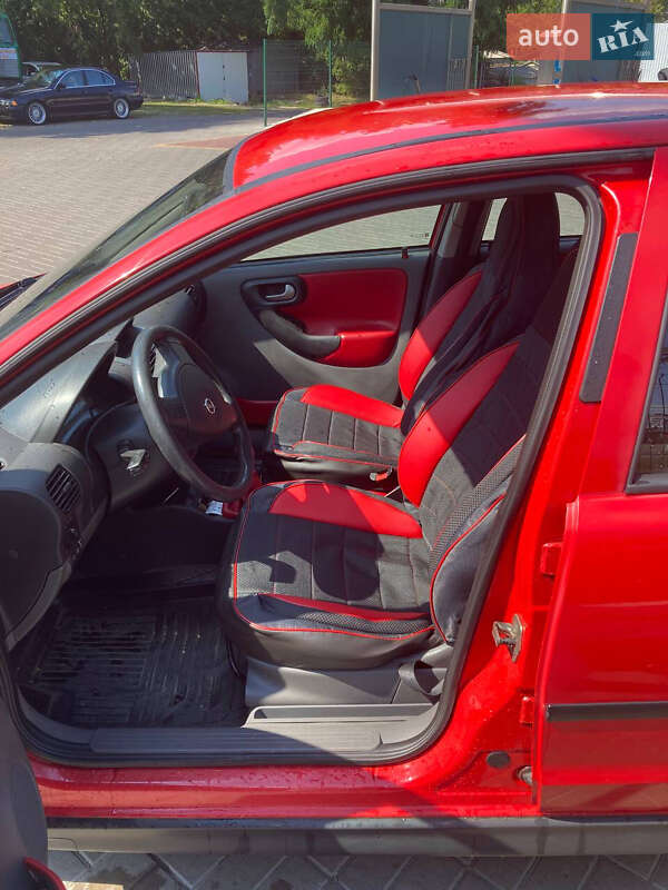 Хэтчбек Opel Corsa 2001 в Киеве