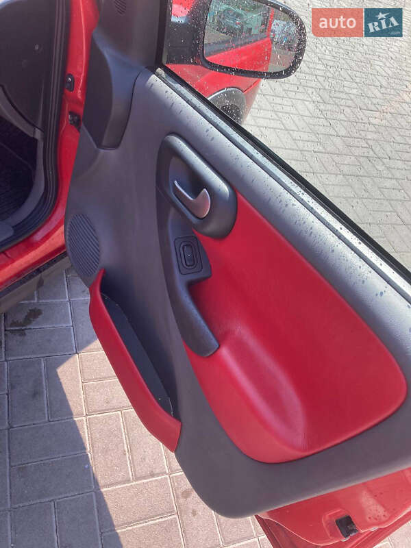 Хэтчбек Opel Corsa 2001 в Киеве