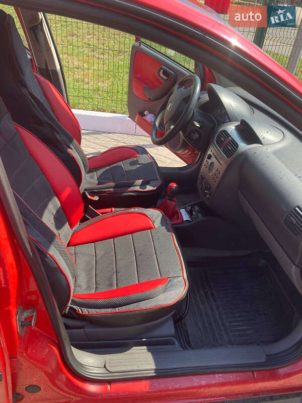 Хэтчбек Opel Corsa 2001 в Киеве