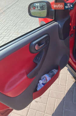 Хэтчбек Opel Corsa 2001 в Киеве
