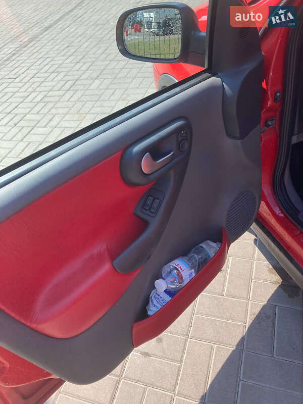 Хэтчбек Opel Corsa 2001 в Киеве