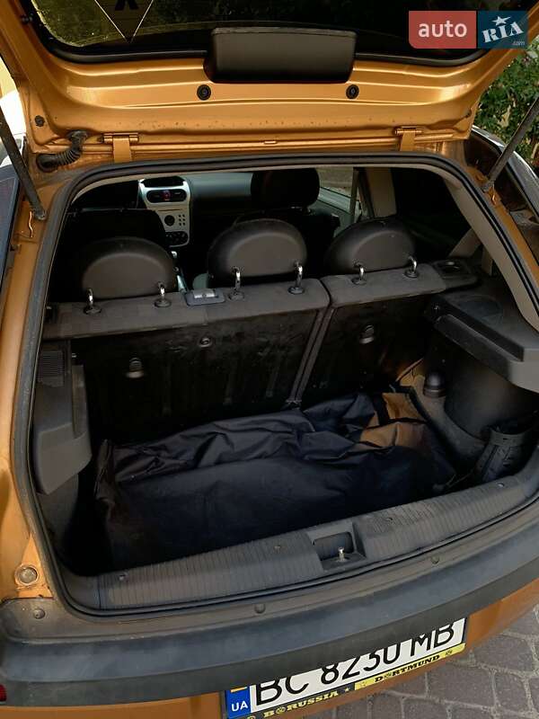 Хэтчбек Opel Corsa 2003 в Золочеве