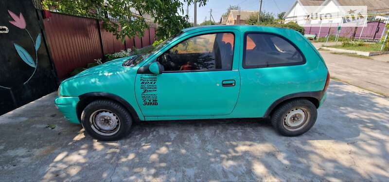 Хэтчбек Opel Corsa 1995 в 