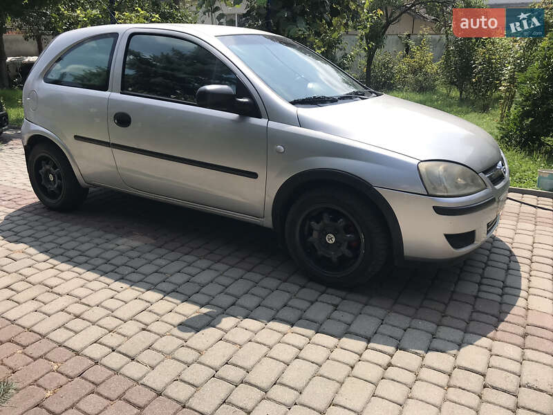 Хэтчбек Opel Corsa 2001 в Сваляве