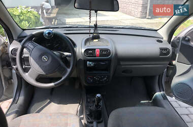 Хетчбек Opel Corsa 2001 в Сваляві