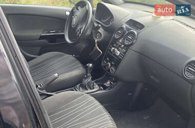 Хэтчбек Opel Corsa 2010 в Борщеве