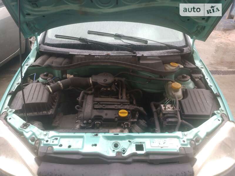 Хетчбек Opel Corsa 2001 в Львові