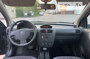 Хэтчбек Opel Corsa 2002 в Львове