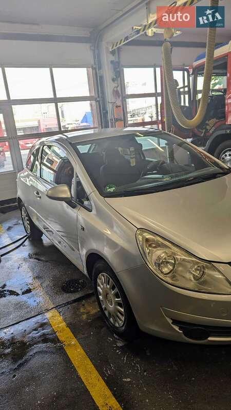 Хетчбек Opel Corsa 2007 в Києві
