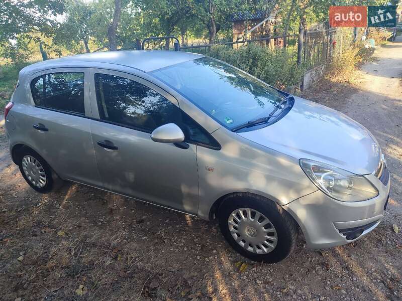 Хэтчбек Opel Corsa 2009 в Кременце