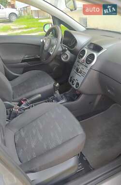 Хэтчбек Opel Corsa 2011 в 