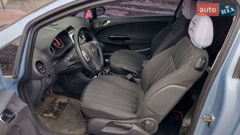 Хэтчбек Opel Corsa 2009 в Коростене