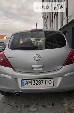 Хэтчбек Opel Corsa 2011 в Ивано-Франковске