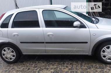 Хэтчбек Opel Corsa 2004 в Верховине