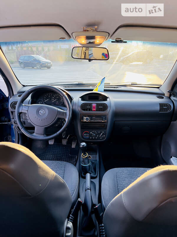 Хэтчбек Opel Corsa 2004 в Ровно
