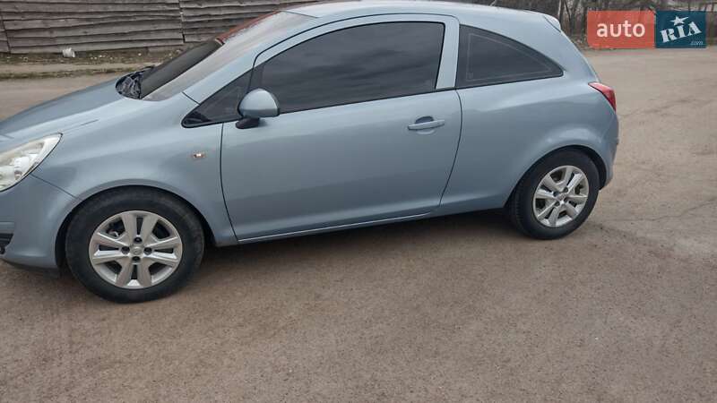 Хэтчбек Opel Corsa 2009 в Коростене