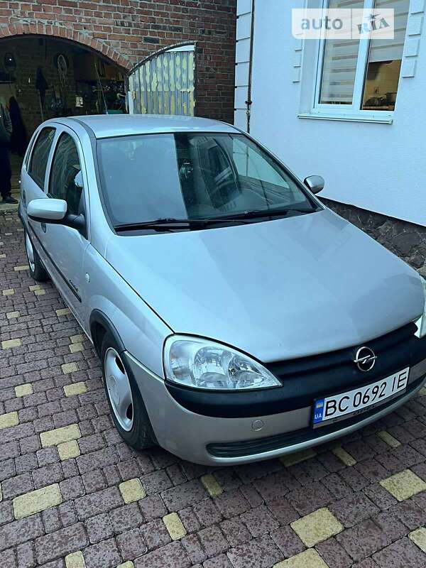 Хэтчбек Opel Corsa 2001 в Львове