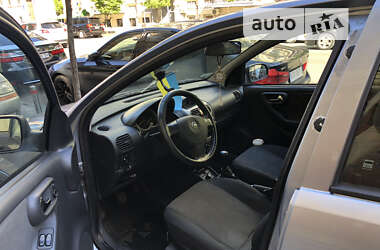 Хэтчбек Opel Corsa 2004 в 
