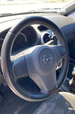 Хетчбек Opel Corsa 2014 в 