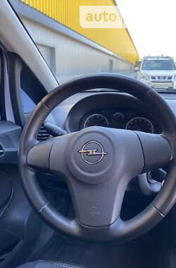 Хетчбек Opel Corsa 2014 в 