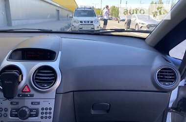 Хетчбек Opel Corsa 2014 в 