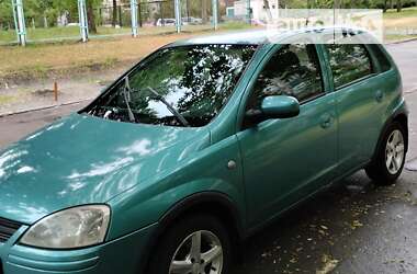 Хэтчбек Opel Corsa 2004 в Киеве