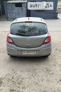 Хэтчбек Opel Corsa 2007 в Киеве