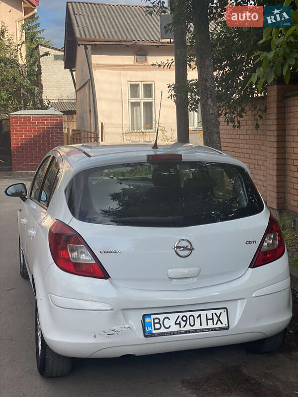 Хэтчбек Opel Corsa 2012 в Львове