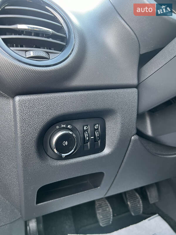 Хэтчбек Opel Corsa 2013 в Сумах