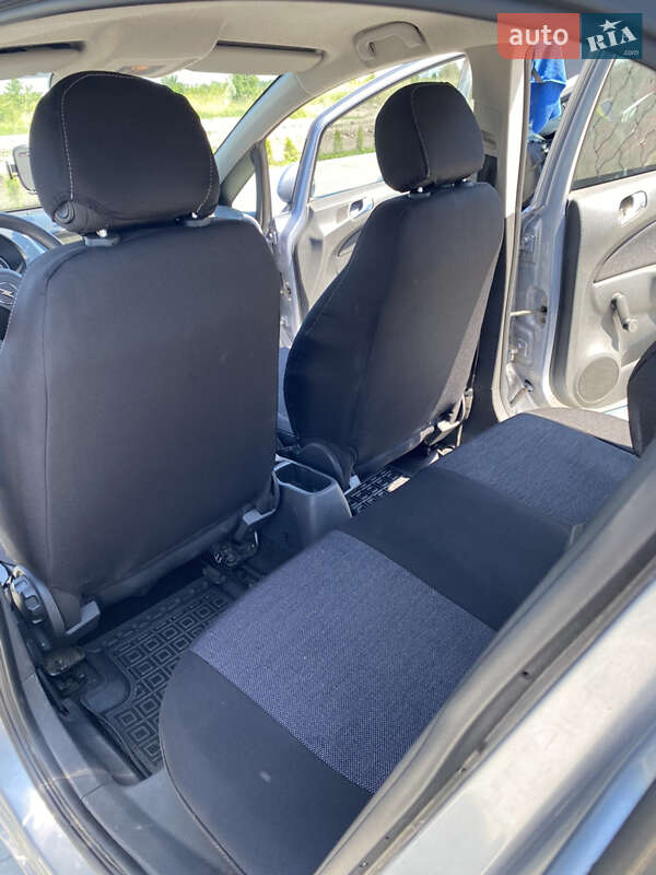 Хэтчбек Opel Corsa 2006 в Лопатине