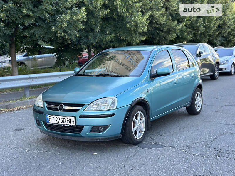 Хэтчбек Opel Corsa 2004 в Киеве