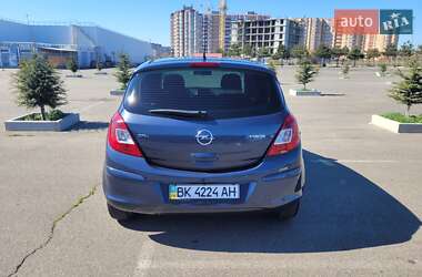 Хэтчбек Opel Corsa 2007 в 