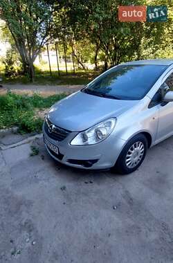 Хэтчбек Opel Corsa 2010 в 