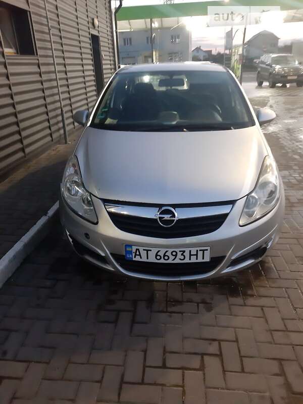 Хэтчбек Opel Corsa 2009 в Ивано-Франковске