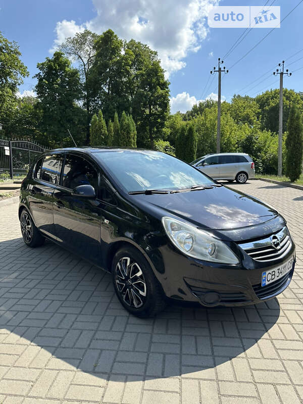 Хэтчбек Opel Corsa 2008 в 