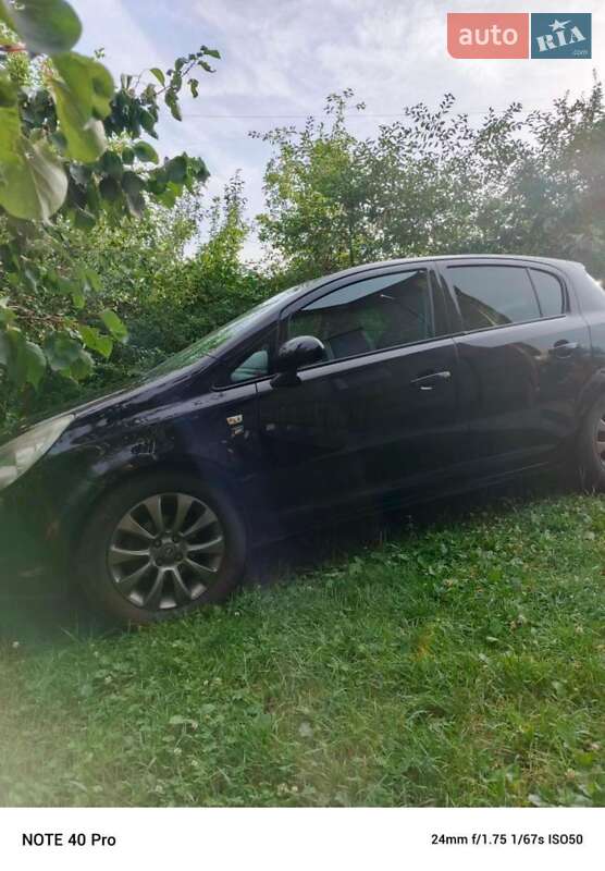 Хэтчбек Opel Corsa 2010 в Самборе