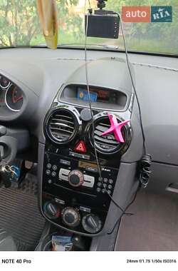Хэтчбек Opel Corsa 2010 в 