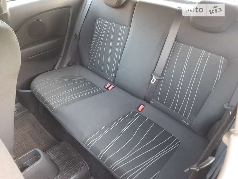 Хэтчбек Opel Corsa 2009 в Коростене