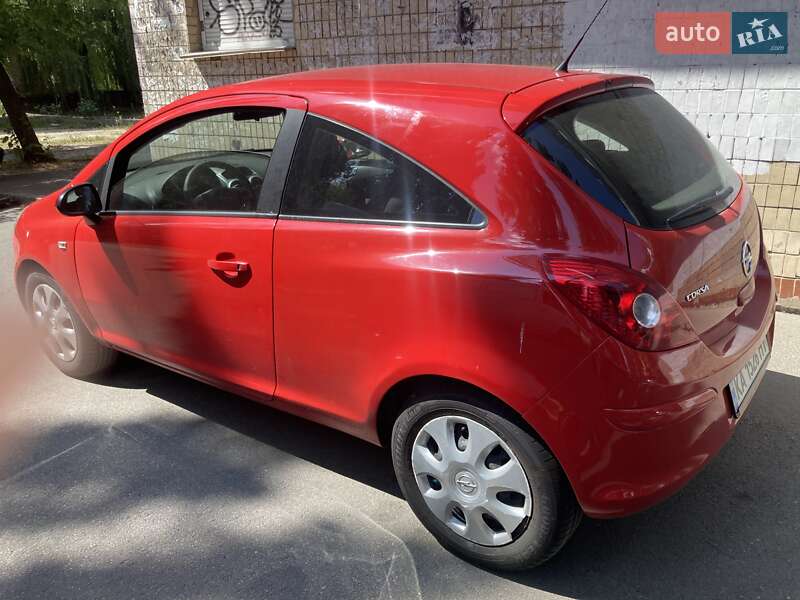 Хэтчбек Opel Corsa 2011 в Киеве