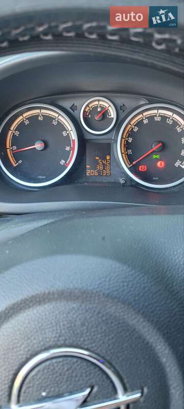 Хэтчбек Opel Corsa 2010 в Скалате