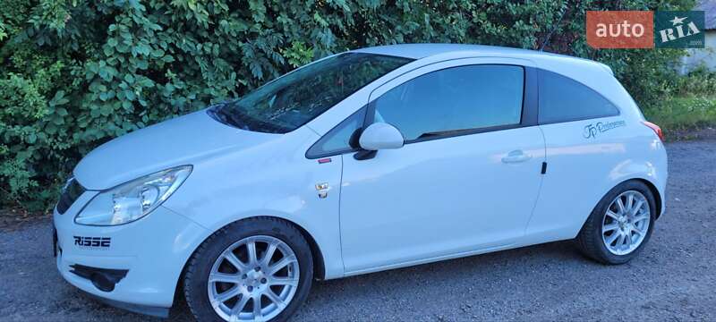 Хэтчбек Opel Corsa 2010 в Скалате