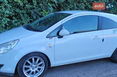 Хэтчбек Opel Corsa 2010 в 