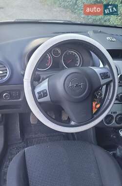 Хэтчбек Opel Corsa 2010 в 