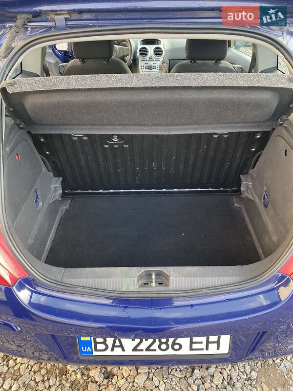 Хэтчбек Opel Corsa 2014 в Знаменке